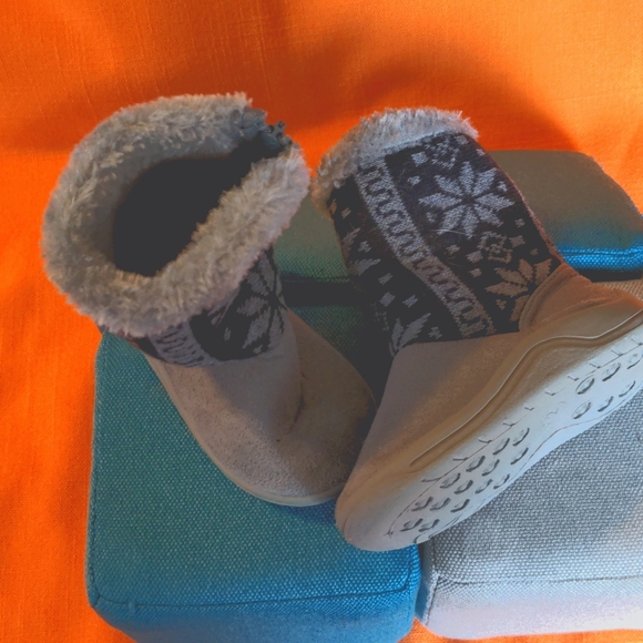 #2  😍 5 For $25 😍  Black & Gray Nordic Print Boots   🥾 - Picture 6 of 7